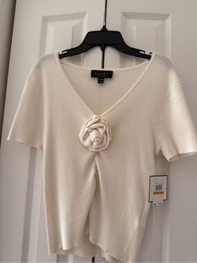 Cream Ribbed V-Neck Top with Flower Accent NWT